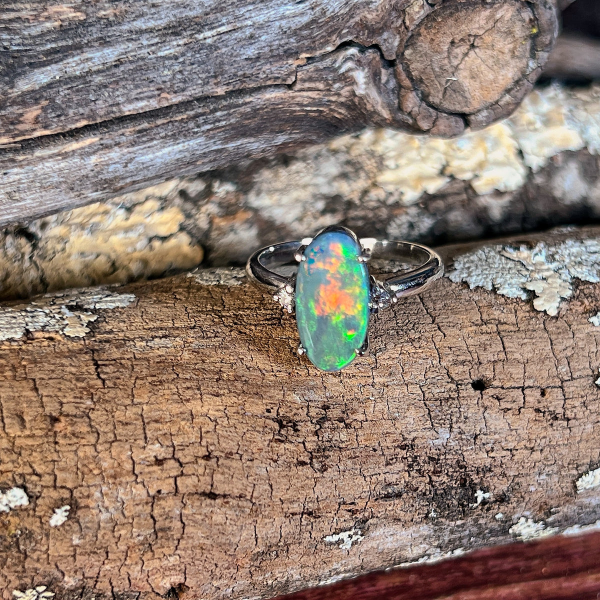 18kt white gold ring with a 1.4ct Australian black opal and two round brilliant diamonds