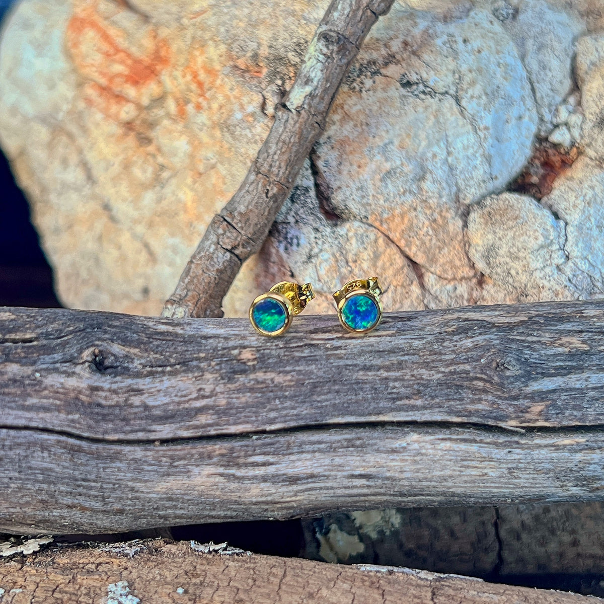 round Australian opal doublet earrings in yellow gold-plated silver, blue and green play-of-colour