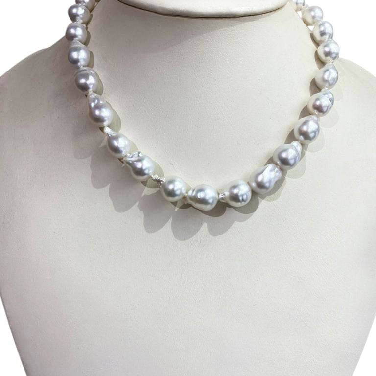 Masterpiece Jewellery - Sliver South Sea Pearl Strand with 18kt Gold Clasp - 10-13mm