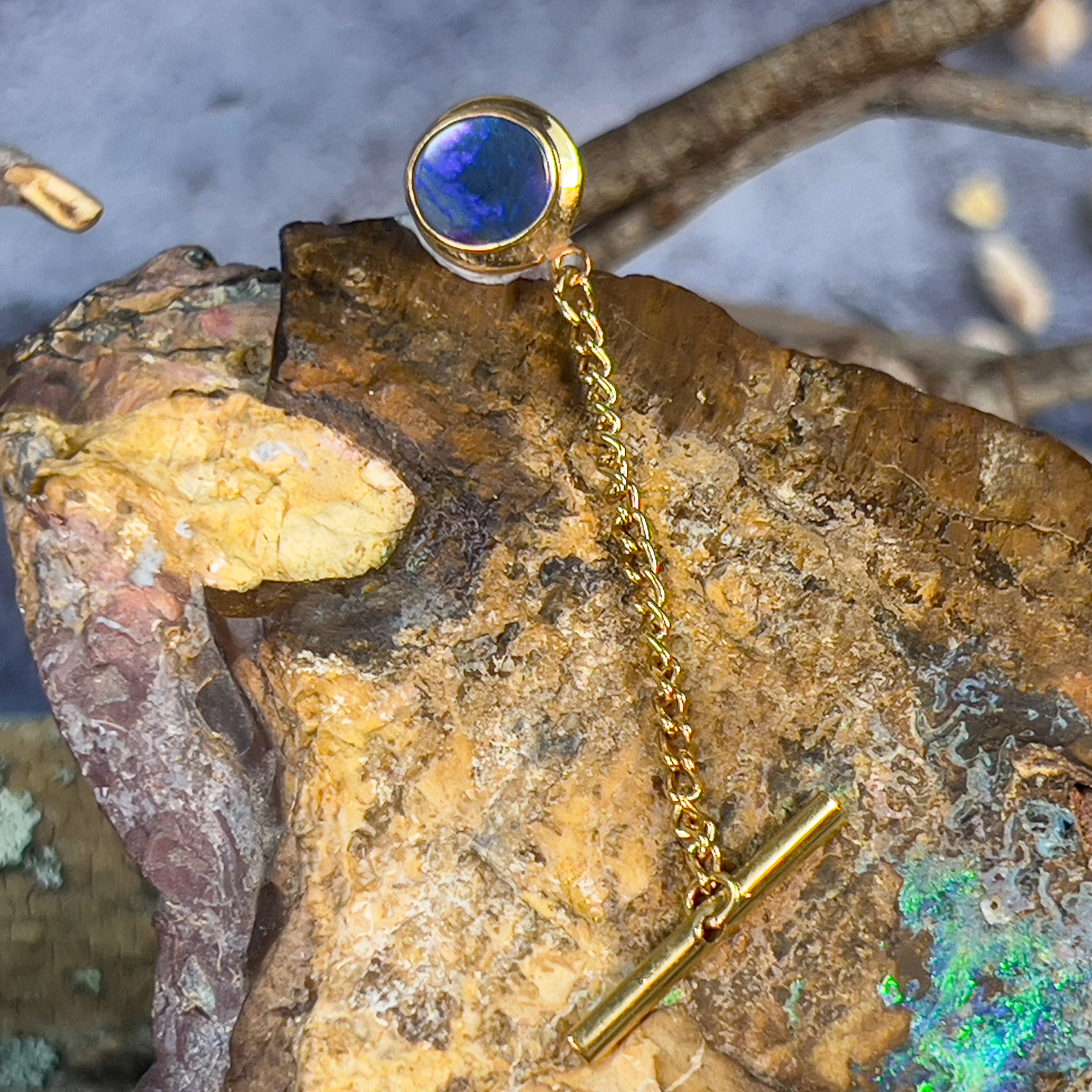 18kt Yellow Gold Black Opal tie pin